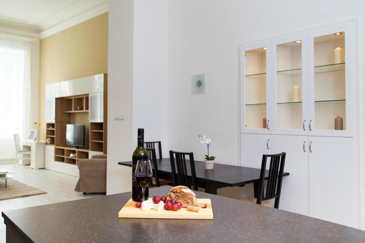 Pelicanstay At Riverside Danube Budapest Ngoại thất bức ảnh