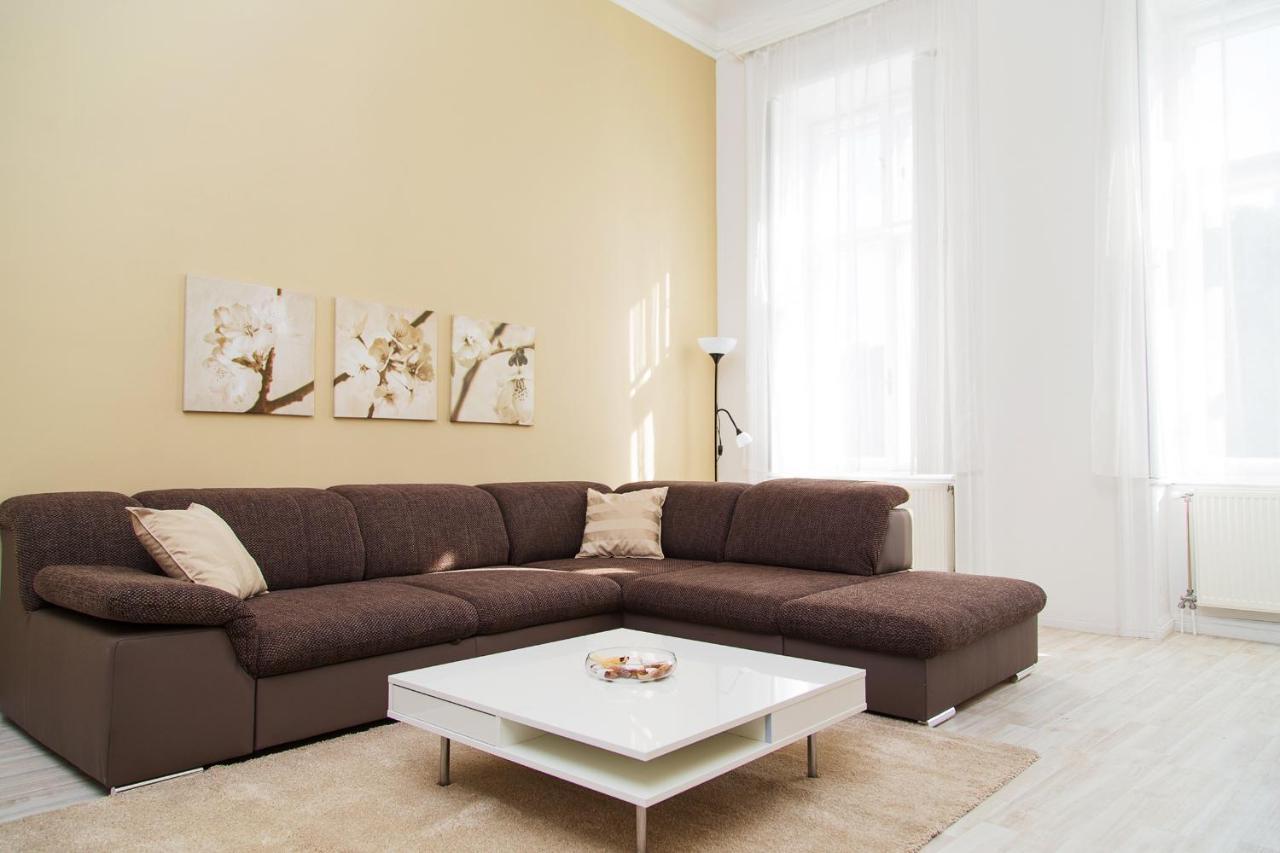 Pelicanstay At Riverside Danube Budapest Ngoại thất bức ảnh
