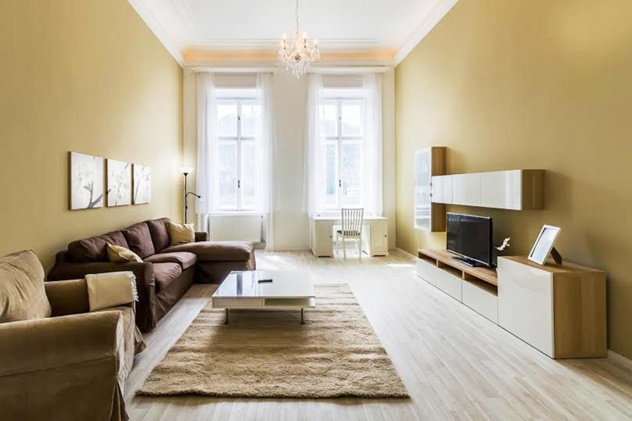 Pelicanstay At Riverside Danube Budapest Ngoại thất bức ảnh