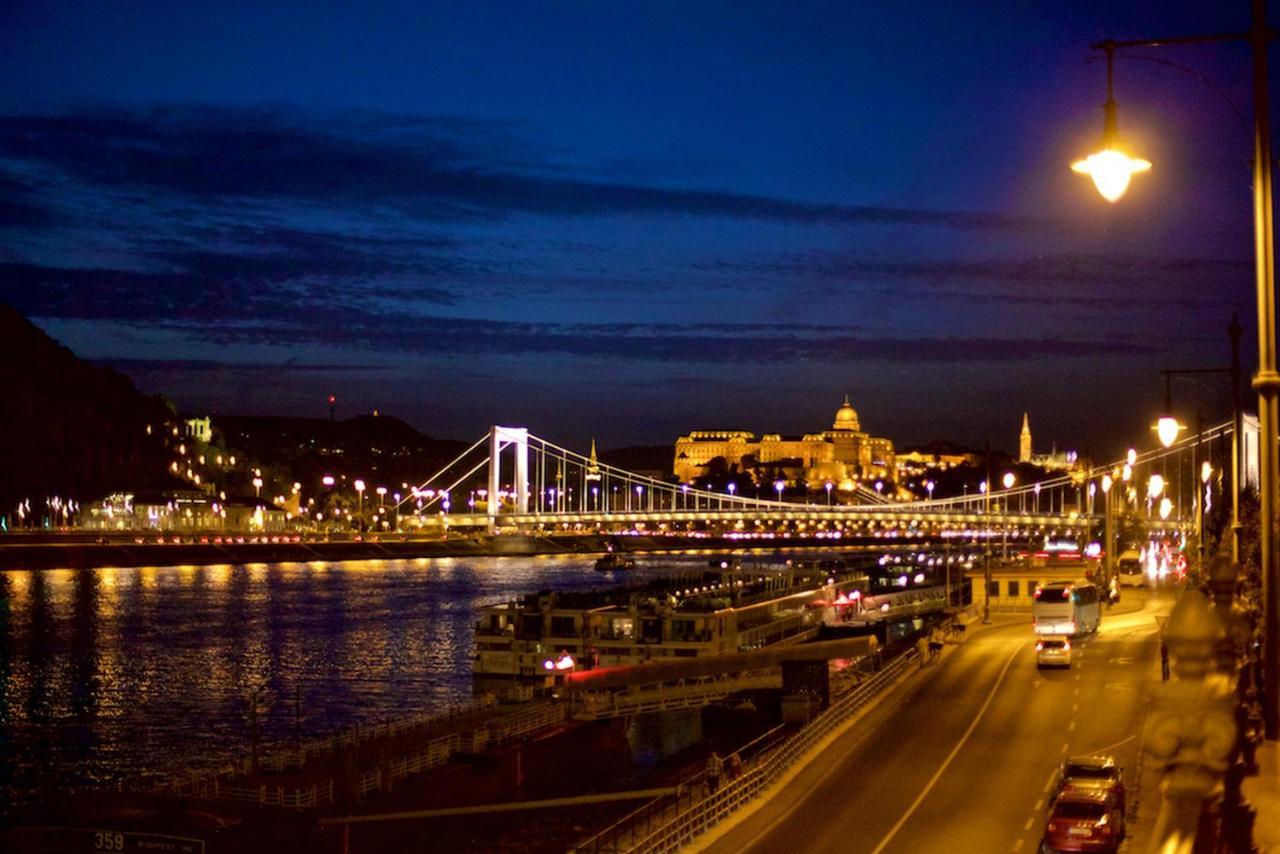 Pelicanstay At Riverside Danube Budapest Ngoại thất bức ảnh